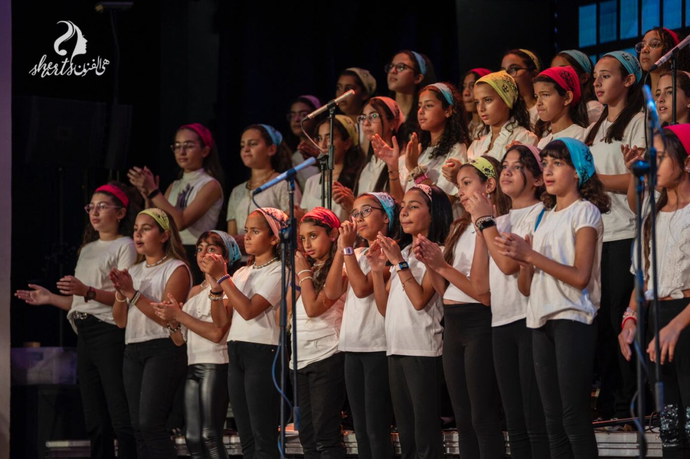 Kinderchor singt an der AUC in Kairo