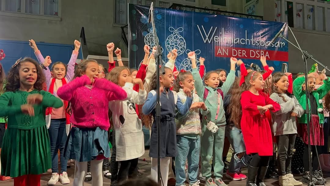 Basar der Freude und des Gebens: Einblicke in die Atmosphäre des jährlichen Schul-Wohltätigkeitsbasars